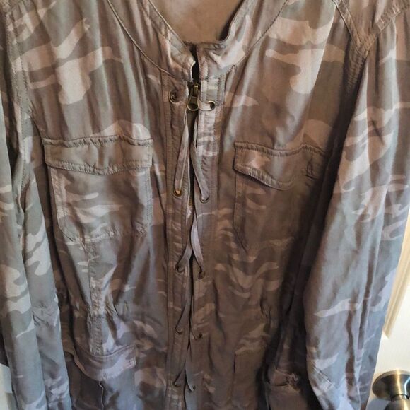 Maurices plus sz 2 camo cargo jacket - Picture 2 of 7